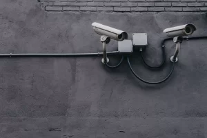 كم عدد كاميرات مراقبة للمحلات التجارية ؟ 2023