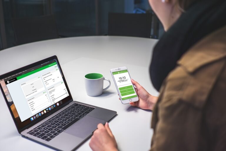 أهمية أجهزة الحضور والانصراف للموظفين 2023